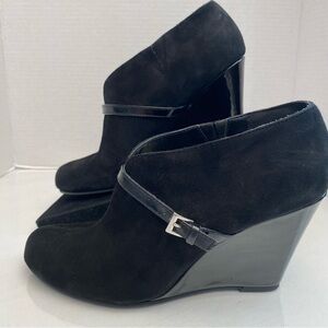 Anne Klein iFlex Black Suede Wedge Ankle Booties Buckle Strap Size 8